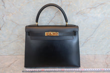 Load image into Gallery viewer, HERMES KELLY 28 Box carf leather Black 〇W Engraving Shoulder bag 700010204
