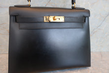 Load image into Gallery viewer, HERMES KELLY 28 Box carf leather Black 〇W Engraving Shoulder bag 700010204
