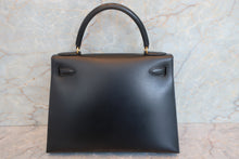 Load image into Gallery viewer, HERMES KELLY 28 Box carf leather Black 〇W Engraving Shoulder bag 700010204
