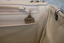 画像をギャラリービューアに読み込む, CHANEL/シャネル ダイアナマトラッセチェーンショルダーバッグ キャビアスキン ホワイト/シルバー金具 ショルダーバッグ 700120230
