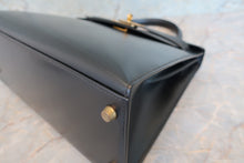 Load image into Gallery viewer, HERMES KELLY 28 Box carf leather Black 〇W Engraving Shoulder bag 700010204
