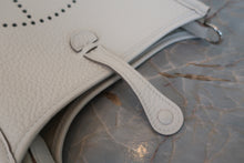 将图片加载到图库查看器，HERMES  EVELYNE TPM Clemence leather Gris perle W刻印 Shoulder bag 800060189
