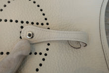 将图片加载到图库查看器，HERMES  EVELYNE TPM Clemence leather Gris perle W刻印 Shoulder bag 800060189
