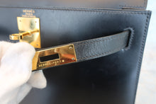 Load image into Gallery viewer, HERMES KELLY 28 Box carf leather Black 〇W Engraving Shoulder bag 700010204
