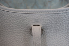 将图片加载到图库查看器，HERMES  EVELYNE TPM Clemence leather Gris perle W刻印 Shoulder bag 800060189
