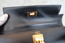 Load image into Gallery viewer, HERMES KELLY 28 Box carf leather Black 〇W Engraving Shoulder bag 700010204
