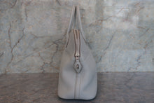 Load image into Gallery viewer, HERMES／BOLIDE 31 Clemence leather Pearl gray □Q Engraving Shoulder bag 700090081
