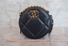 画像をギャラリービューアに読み込む, CHANEL/シャネル マトラッセシャネル19ラウンドチェーンショルダーバッグ ラムスキン ブラック/ゴールド金具/シルバー金具 ショルダーバッグ 700070049
