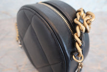画像をギャラリービューアに読み込む, CHANEL/シャネル マトラッセシャネル19ラウンドチェーンショルダーバッグ ラムスキン ブラック/ゴールド金具/シルバー金具 ショルダーバッグ 700070049
