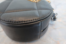 画像をギャラリービューアに読み込む, CHANEL/シャネル マトラッセシャネル19ラウンドチェーンショルダーバッグ ラムスキン ブラック/ゴールド金具/シルバー金具 ショルダーバッグ 700070049
