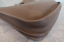 画像をギャラリービューアに読み込む, HERMES／エルメス エブリン3ＰＭ トリヨンクレマンス エトゥープ □Q刻印 ショルダーバッグ 800070174
