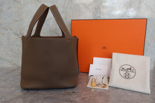 画像をギャラリービューアに読み込む, HERMES／エルメス ピコタンロックＭＭ トリヨンクレマンス エトゥープ U刻印 ハンドバッグ 800090136
