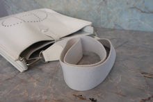 Load image into Gallery viewer, HERMES EVELYNE 2ＰＭ Epsom leather White □J Engraving Shoulder bag 800080108
