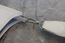Load image into Gallery viewer, HERMES EVELYNE 2ＰＭ Epsom leather White □J Engraving Shoulder bag 800080108

