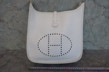 Load image into Gallery viewer, HERMES EVELYNE 2ＰＭ Epsom leather White □J Engraving Shoulder bag 800080108
