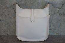 Load image into Gallery viewer, HERMES EVELYNE 2ＰＭ Epsom leather White □J Engraving Shoulder bag 800080108
