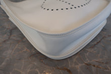 Load image into Gallery viewer, HERMES EVELYNE 2ＰＭ Epsom leather White □J Engraving Shoulder bag 800080108

