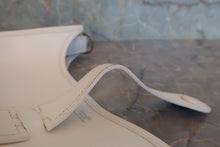 Load image into Gallery viewer, HERMES EVELYNE 2ＰＭ Epsom leather White □J Engraving Shoulder bag 800080108

