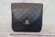 Load image into Gallery viewer, CHANEL Matelasse chain shoulder bag Lambskin Black/Gold hadware Shoulder bag 700120007
