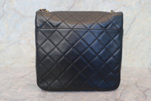 Load image into Gallery viewer, CHANEL Matelasse chain shoulder bag Lambskin Black/Gold hadware Shoulder bag 700120007
