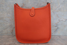 将图片加载到图库查看器，HERMES EVELYNE TPM Clemence leather Terre battue U刻印 Shoulder bag 600100109
