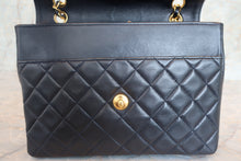 画像をギャラリービューアに読み込む, CHANEL/シャネル マトラッセチェーンショルダーバッグ ラムスキン ネイビー/ホワイト/ゴールド金具 ショルダーバッグ 700050173
