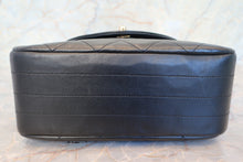 Load image into Gallery viewer, CHANEL Matelasse chain shoulder bag Lambskin Black/Gold hadware Shoulder bag 700120007
