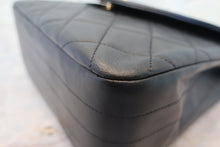 Load image into Gallery viewer, CHANEL Matelasse chain shoulder bag Lambskin Black/Gold hadware Shoulder bag 700120007
