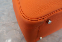 将图片加载到图库查看器，HERMES LINDY 34 Clemence leather Orange □N刻印 Shoulder bag 600080106
