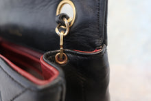 Load image into Gallery viewer, CHANEL Matelasse chain shoulder bag Lambskin Black/Gold hadware Shoulder bag 700120007
