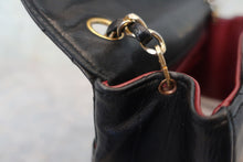 Load image into Gallery viewer, CHANEL Matelasse chain shoulder bag Lambskin Black/Gold hadware Shoulder bag 700120007
