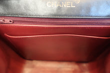 Load image into Gallery viewer, CHANEL Matelasse chain shoulder bag Lambskin Black/Gold hadware Shoulder bag 700120007

