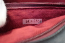 Load image into Gallery viewer, CHANEL Matelasse chain shoulder bag Lambskin Black/Gold hadware Shoulder bag 700120007
