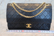 Load image into Gallery viewer, CHANEL Matelasse chain shoulder bag Lambskin Black/Gold hadware Shoulder bag 700120020
