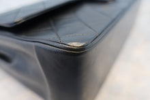 Load image into Gallery viewer, CHANEL Matelasse chain shoulder bag Lambskin Black/Gold hadware Shoulder bag 700120020
