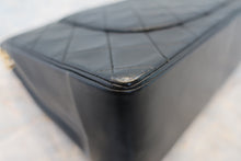 Load image into Gallery viewer, CHANEL Matelasse chain shoulder bag Lambskin Black/Gold hadware Shoulder bag 700120020
