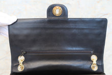 Load image into Gallery viewer, CHANEL Matelasse chain shoulder bag Lambskin Black/Gold hadware Shoulder bag 700120020
