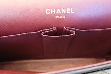 Load image into Gallery viewer, CHANEL Matelasse chain shoulder bag Lambskin Black/Gold hadware Shoulder bag 700120020
