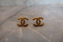 Load image into Gallery viewer, CHANEL CC mark earring Gold plate Gold Earring 600050099
