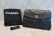 Load image into Gallery viewer, CHANEL Matelasse chain shoulder bag Lambskin Black/Gold hadware  Shoulder bag 700120040
