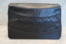 Load image into Gallery viewer, CHANEL Matelasse chain shoulder bag Lambskin Black/Gold hadware  Shoulder bag 700120040
