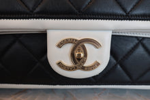 画像をギャラリービューアに読み込む, CHANEL/シャネル マトラッセチェーンショルダーバッグ ラムスキン ブラック/ホワイト/ゴールド金具 ショルダーバッグ 700070008
