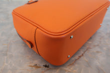 Load image into Gallery viewer, HERMES PLUME 20 Epsom leather Orange □J Engraving Hand bag 800080078
