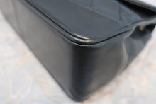 Load image into Gallery viewer, CHANEL Matelasse chain shoulder bag Lambskin Black/Gold hadware  Shoulder bag 700120040
