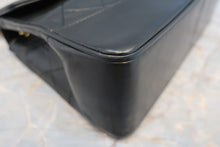 Load image into Gallery viewer, CHANEL Matelasse chain shoulder bag Lambskin Black/Gold hadware  Shoulder bag 700120040
