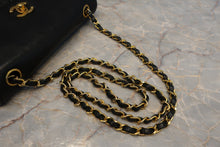Load image into Gallery viewer, CHANEL Matelasse chain shoulder bag Lambskin Black/Gold hadware  Shoulder bag 700120040

