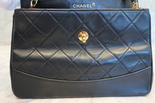 Load image into Gallery viewer, CHANEL Matelasse chain shoulder bag Lambskin Black/Gold hadware  Shoulder bag 700120040
