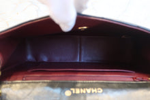 Load image into Gallery viewer, CHANEL Matelasse chain shoulder bag Lambskin Black/Gold hadware  Shoulder bag 700120040
