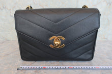 Load image into Gallery viewer, CHANEL  V-Stitch chain shoulder bag Caviar skin Black/Gold hadware Shoulder bag 800030196
