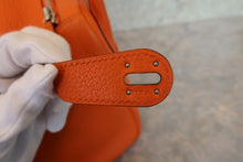 画像をギャラリービューアに読み込む, HERMES／エルメス リンディ34 トリヨンクレマンス オレンジ □M刻印 ショルダーバッグ 700090073
